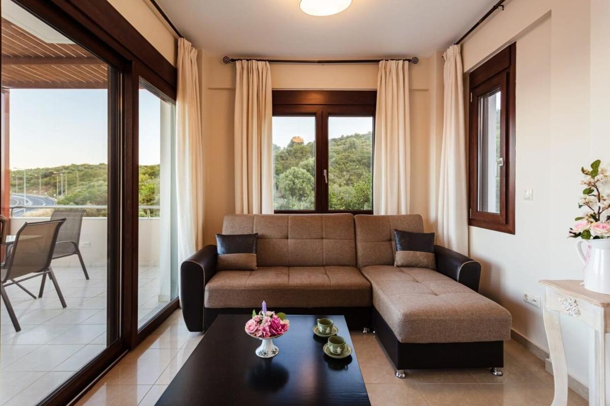 Villa Armonia - Beachfront Majestic Retreat Petalídhion Exteriér fotografie