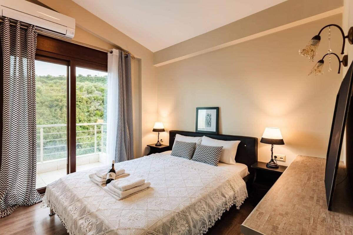 Villa Armonia - Beachfront Majestic Retreat Petalídhion Exteriér fotografie
