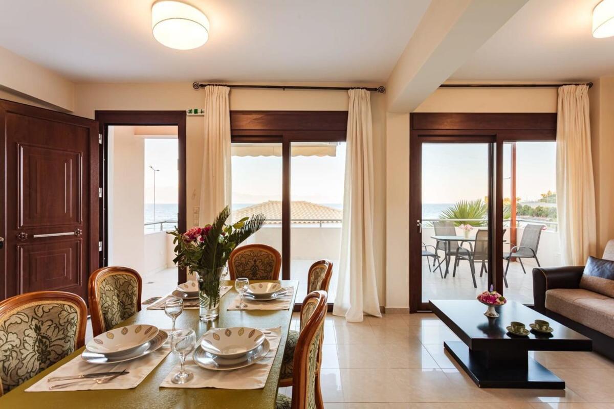 Villa Armonia - Beachfront Majestic Retreat Petalídhion Exteriér fotografie