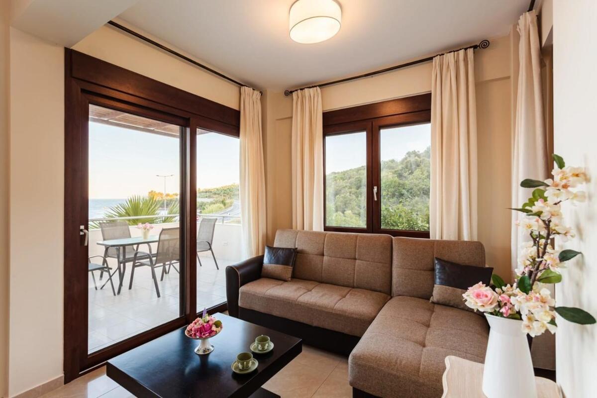 Villa Armonia - Beachfront Majestic Retreat Petalídhion Exteriér fotografie